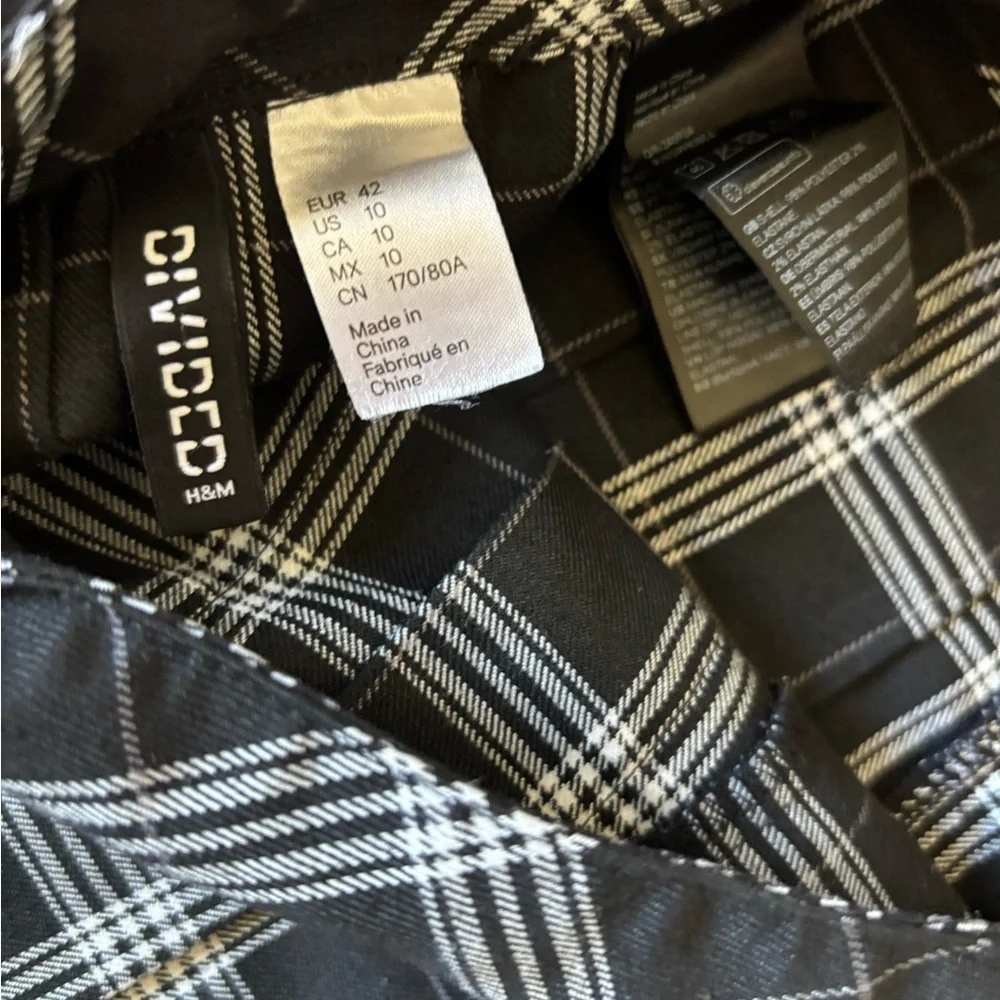 H&M Black and White Checkered Skater Skirt - Picture 2 of 3